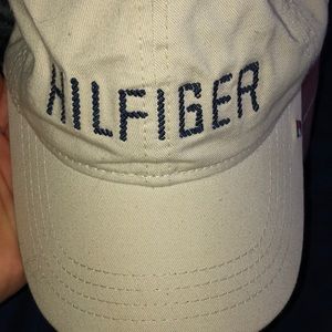 Tommy Hilfiger beige hat